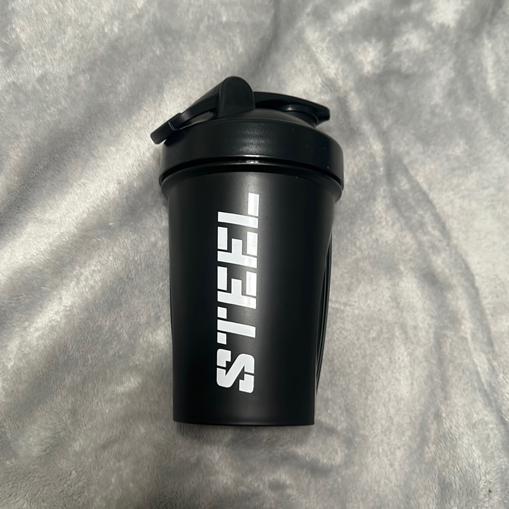 Steel blender bottle with metal blender
